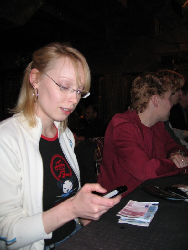 imleH entering her notes that she won by gambling