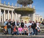 And here's the group photo in St. Peter's square: from left to right: Giulcenc (& Federico), Duvde, Tarapiatapioca (meeting organizer), Presidente, Pietropole, Lozingaro, Starcaptain, debemaks + girlfriend, ewri and Sharatan3, on their knees: Trinacria, Ravestorm, Dynadart and Claudio vda (photo taken by Giulcenc wife Cristina)