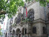 front of city hall / Vorderseite des Radhauses